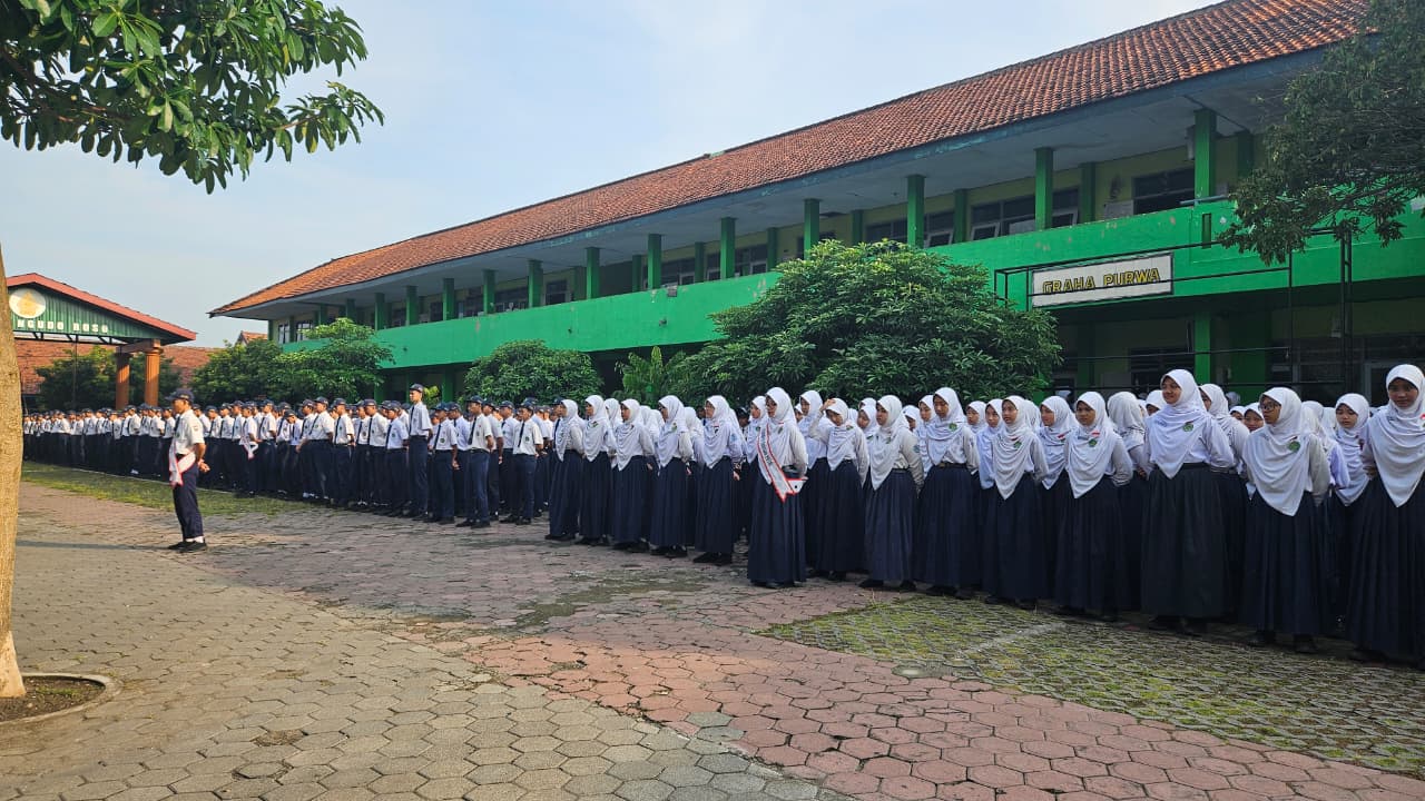 Kegiatan apel dan organisasi murid MTsN 2 Kota Kediri